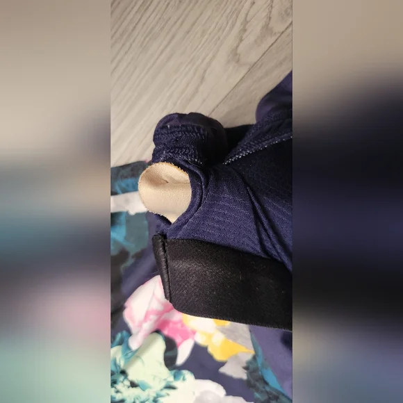 Old Navy Active Go-Dri Floral Racerback with built-in sports bra, Women's Medium - Picture 9 of 13